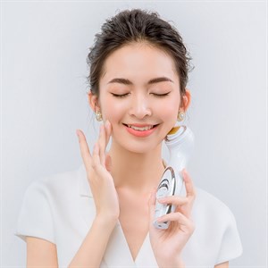 Máy Nâng Cơ Và Tái Tạo Da Chuyên Sâu Lifetrons RF-700