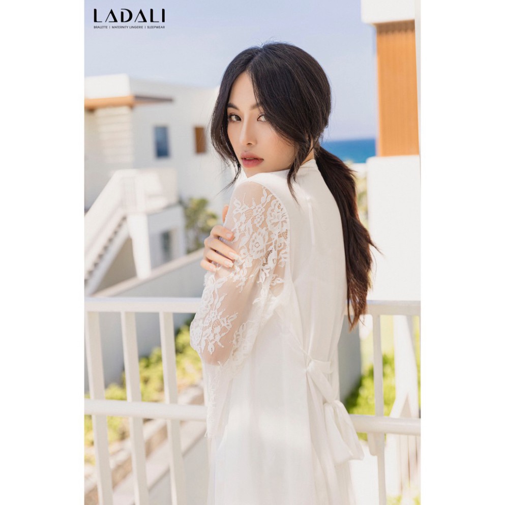 Áo Choàng Lụa Trắng Phối Ren Tay Cao Cấp Dáng Kimono Buộc Đai Ladali | BigBuy360 - bigbuy360.vn
