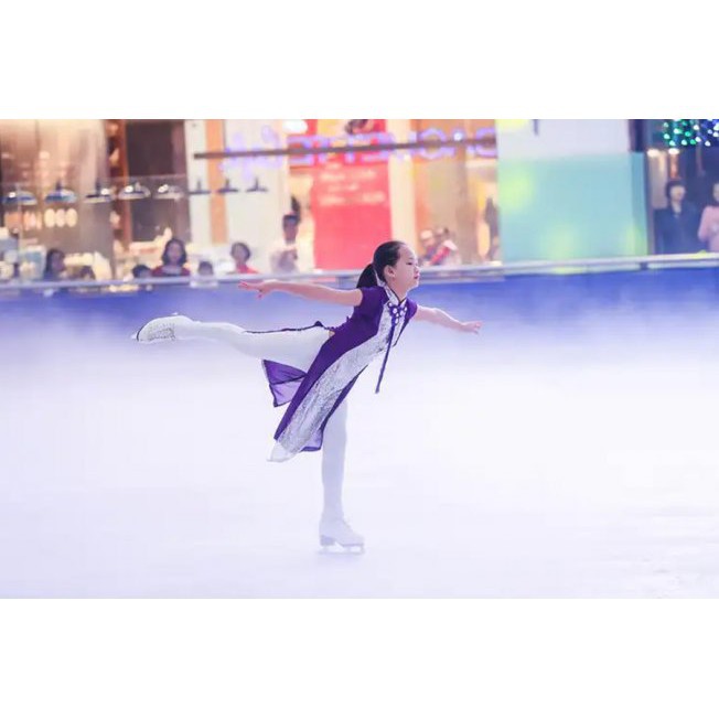 HCM [E-Voucher] Vé vào cửa người lớn + Giày trượt, 1 đôi vớ Sân băng Vincom Ice Rink Landmark 81 - T2 đến T6 (TK)