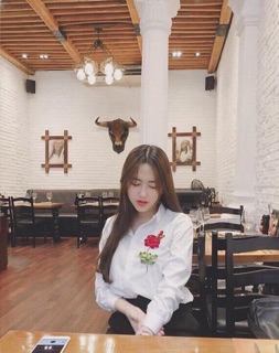 Áo sơ mi thêu  hoa hồng