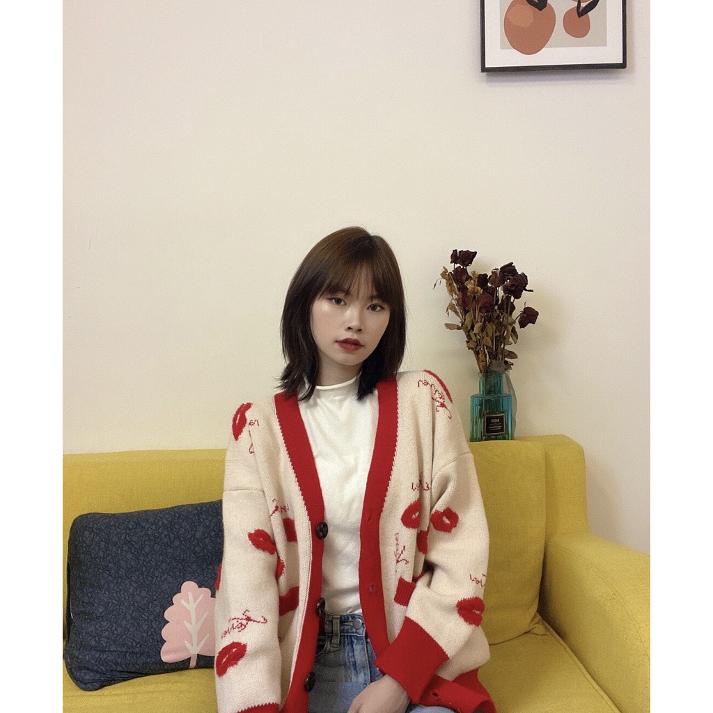 Áo cardigan Forgirl họa tiết đôi môi phối túi có viền