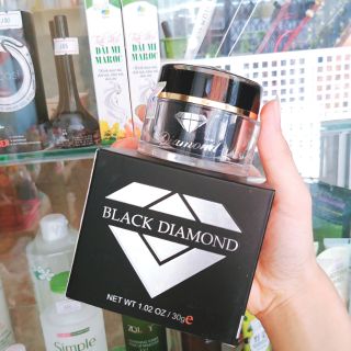 Kem dưỡng trắng giữ ẩm Black Diamond 30g