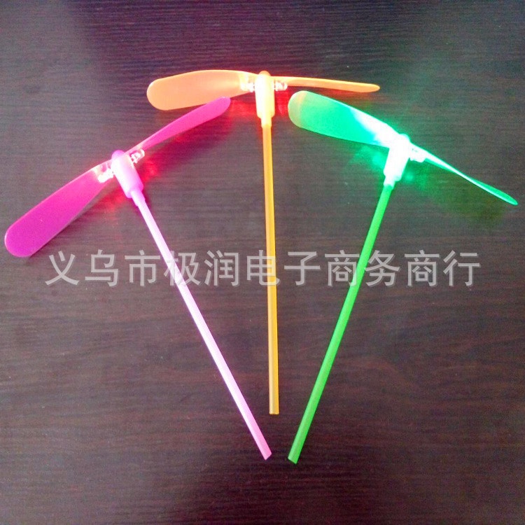 Chong Chóng Tre Phát Sáng Đồ Chơi Ngoài Trời
