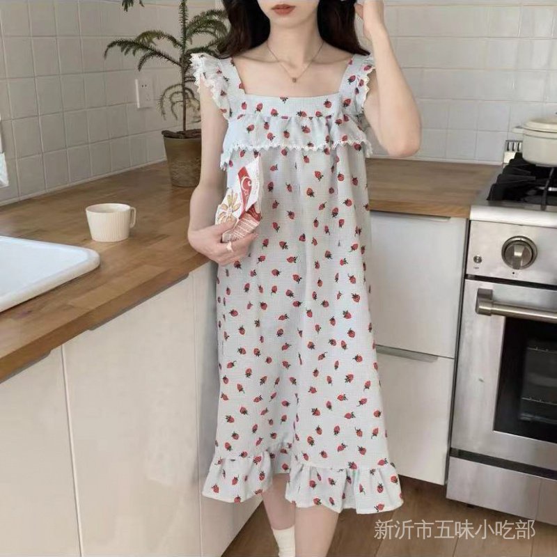 Bộ Đồ Ngủ Áo Hai Dây Phối Quần Short Họa Tiết Dâu Tây Dễ Thương Thời Trang Mùa Hè Cho Nữ