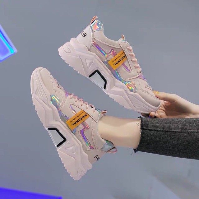 Giày sneaker nữ tia sét mới