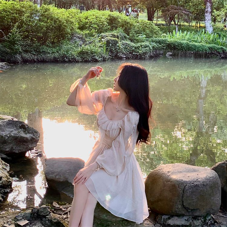 Bubble sleeve white chiffon French dress summer 2022 new temperament high-quality waist fairy gentle dress