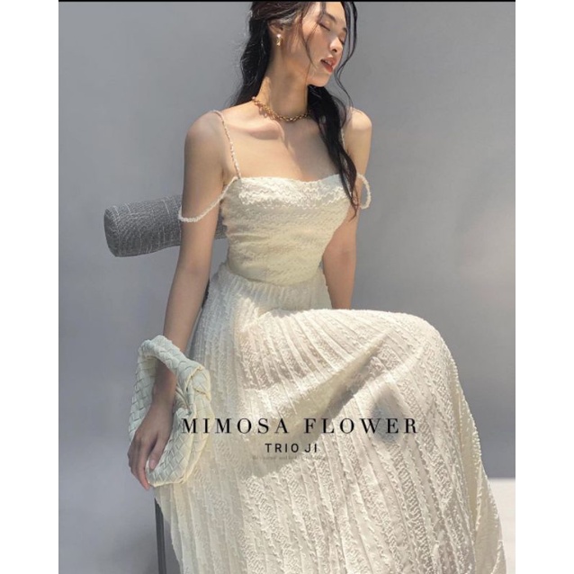 Đầm maxi trắng 2 dây rớt vai Mimosa Pleated Dress Trioji