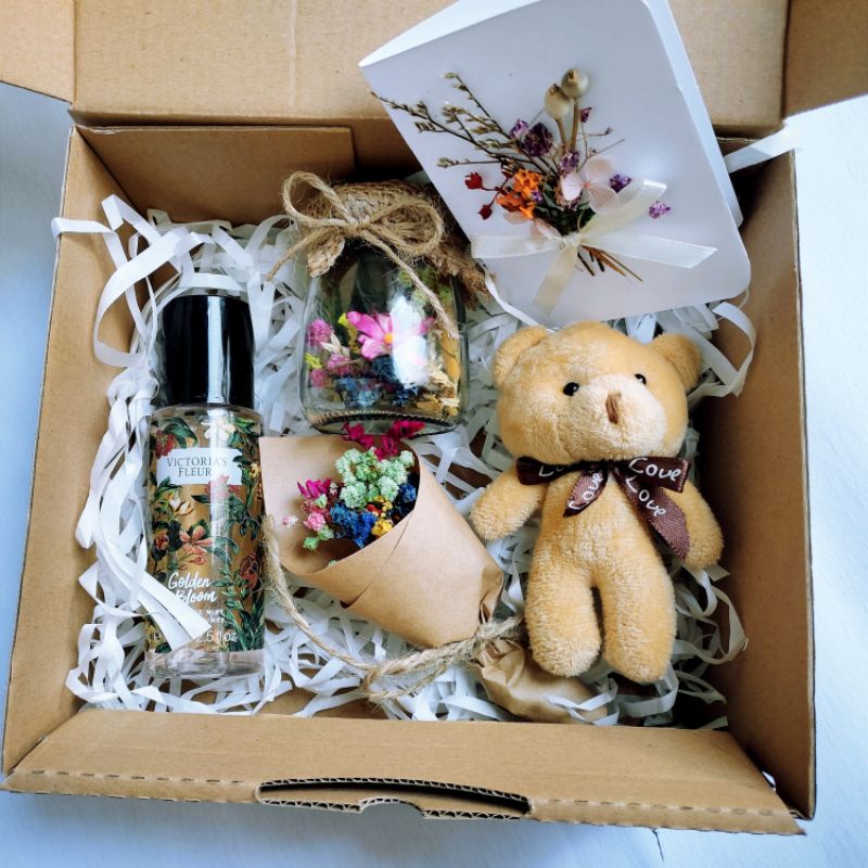 Gift Box - set quà tặng xịt thơm Body Mist hương mùa hè + gấu + hoa khô + lọ điều ước + thiệp handmade
