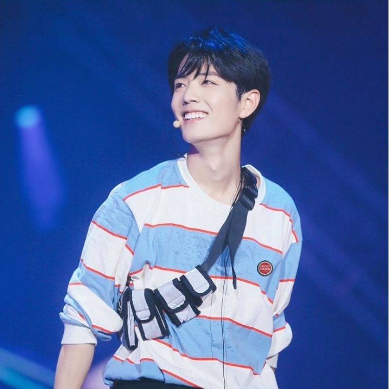 Áo sweater áo thun tay dài phong cách Cbiz Tiêu Chiến