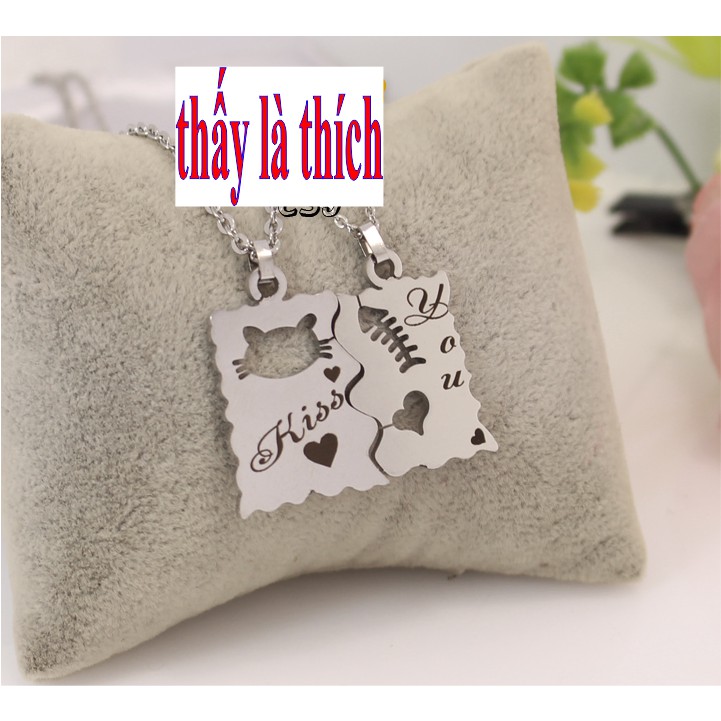 Dây chuyền cặp đôi thấy là thích hình mèo & xương cá khắc chữ Kiss You trắng-Giá bán như trên là 1 cặp = 2 sợi như hình