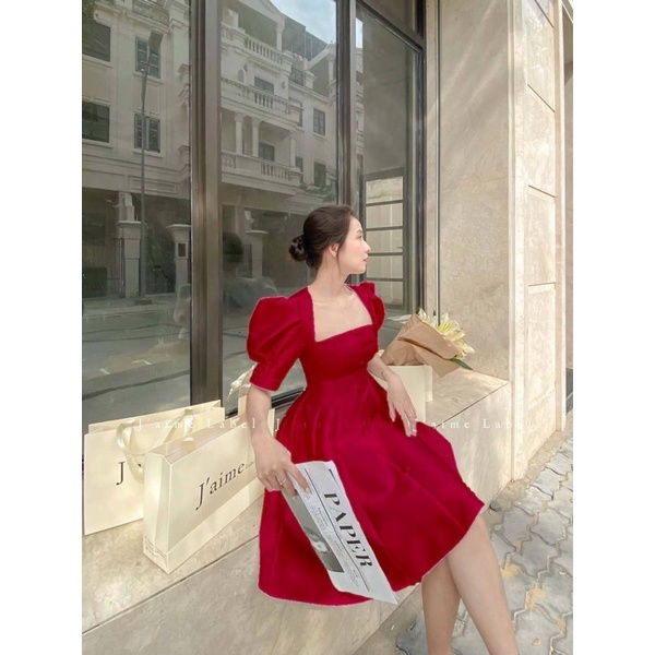 Đầm xoè cổ vuông tay bồng