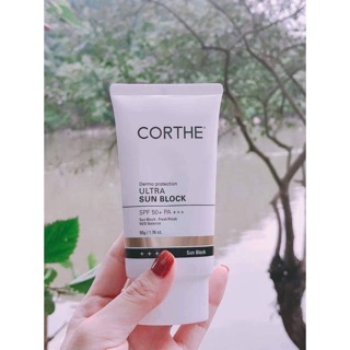 Kem Chống Nắng Vật Lí Corthe (Dermoessential Ultra Light Sunblock)