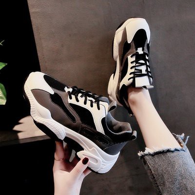 GIÀY THỂ THAO NỮ 2 MÀU ĐEN TRẮNG. ĐỘN ĐẾ 5CM CHIỀU CAO. KIỂU DÁNG SIÊU XINH SANG CHẢNH. | BigBuy360 - bigbuy360.vn