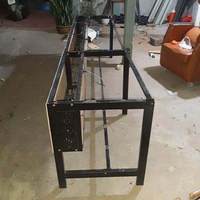 Kệ sắt quán net