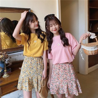 (Hàng Qc 4 Màu) Set Chân Váy Hoa Nhí Vintage Đuôi Bèo Tím Hồng Vàng Đen Mix Áo Thun Daisy Thêu Hoa
