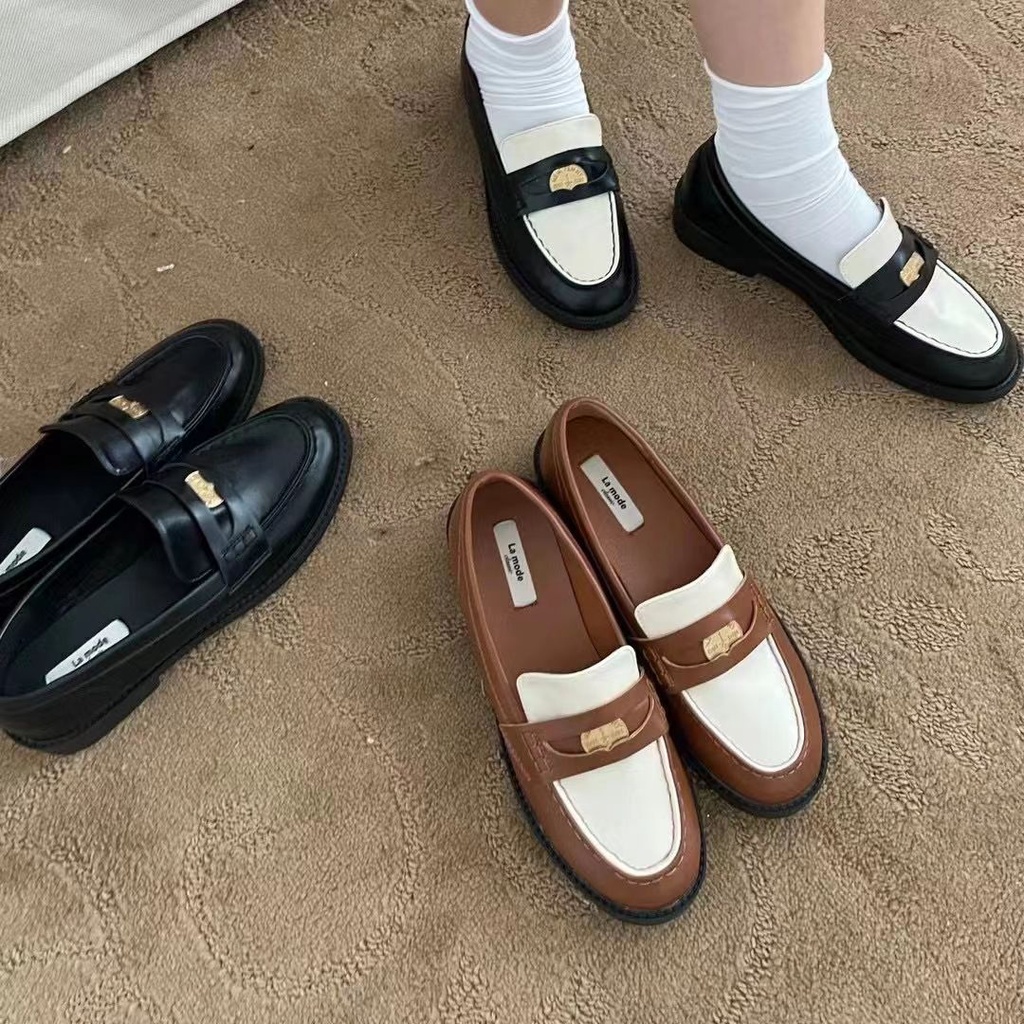 Miu Momen Tạp Dề Da Với Dây Da Và Kim Loại Trang Trí