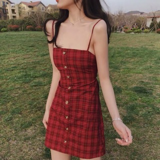 Váy hở lưng hai dây