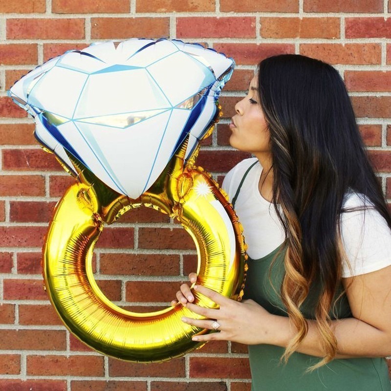 Bong bóng hình nhẫn kim cương cho tiệc cưới