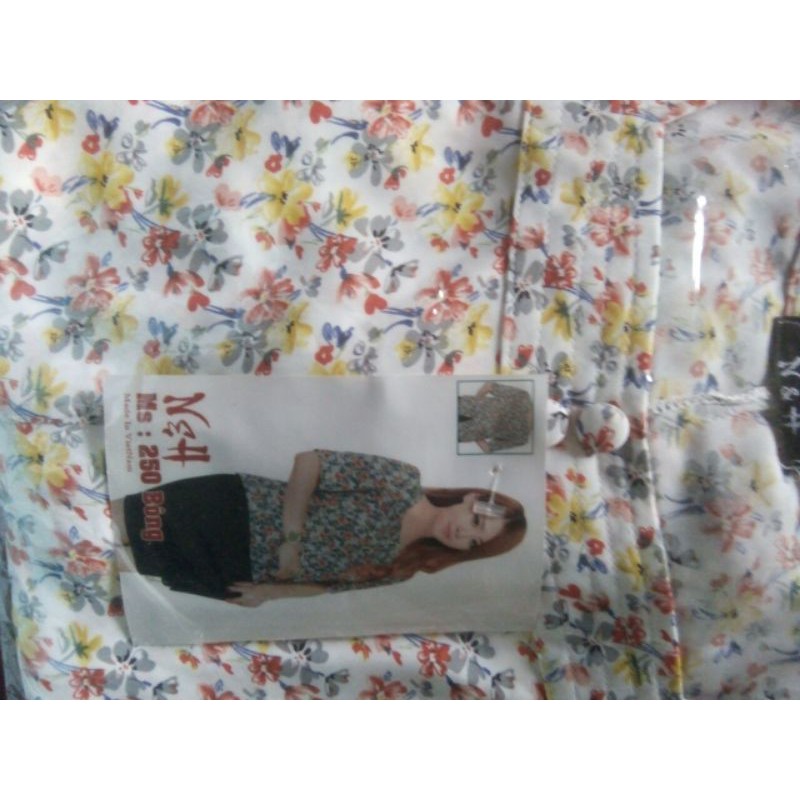 Áo kiểu công sở tay lỡ, cổ vuông, cúc vải | BigBuy360 - bigbuy360.vn