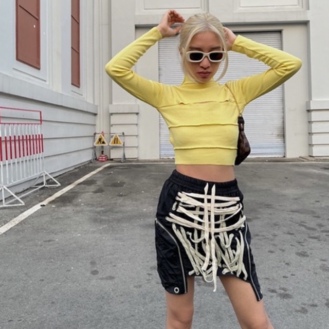 Chân váy kiểu vải dù dây đan phía trước hot 2021