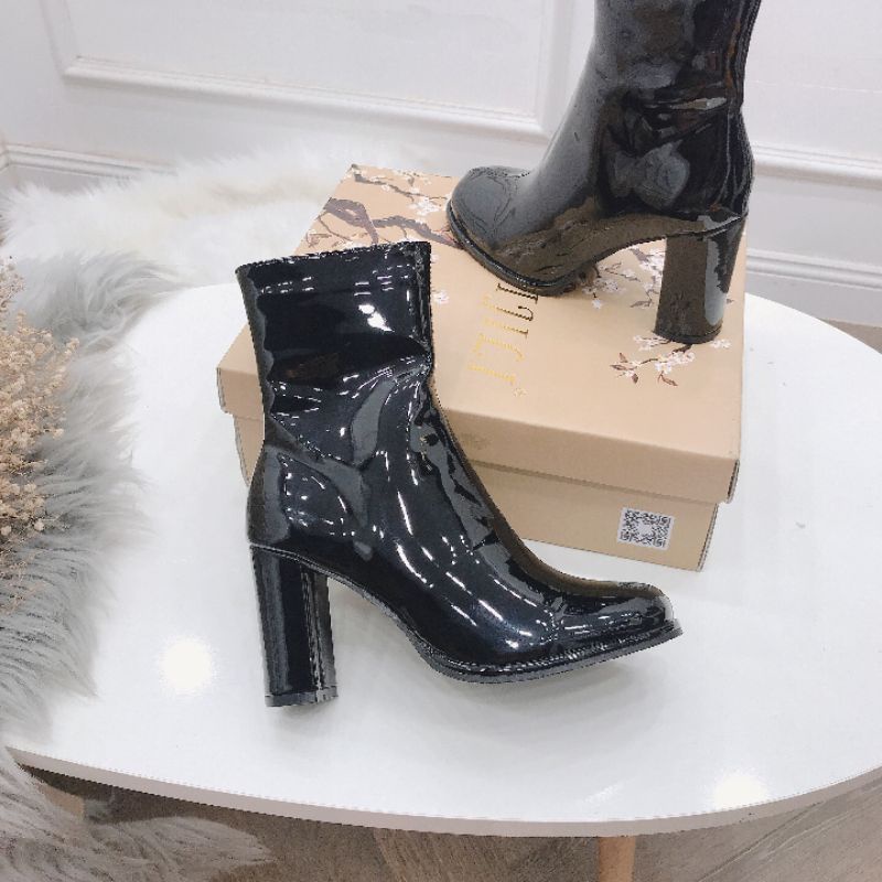 Bốt bóng mũi tròn MPB form dáng trẻ trung sang chảnh. | BigBuy360 - bigbuy360.vn