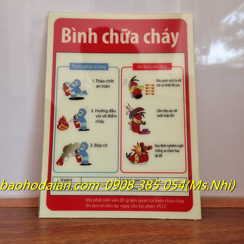 Biển báo dạ quang hướng dẫn sử dụng bình cử hỏa- Hình thật