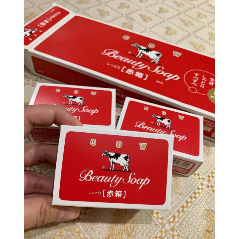 Xà bông tắm dùng cho cả mặt COW 100g của Nhật Bản chiết xuất từ sữa bò tươi nguyên chất, hương nước hoa giúp làn da mềm