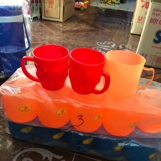 Cốc nhựa nhỏ
