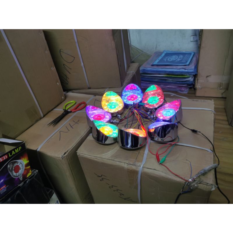 Đèn nóc THÁI 12V/24v dùng chung.