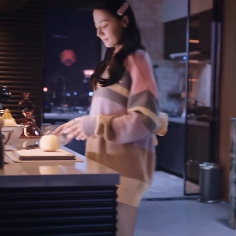 Áo Len Gấu CHUẨN HÀNG CHẤT LƯỢNG  ĐỊCH LỆ NHIỆT BA trong Em Là Niềm Kiêu Hãnh Của Anh