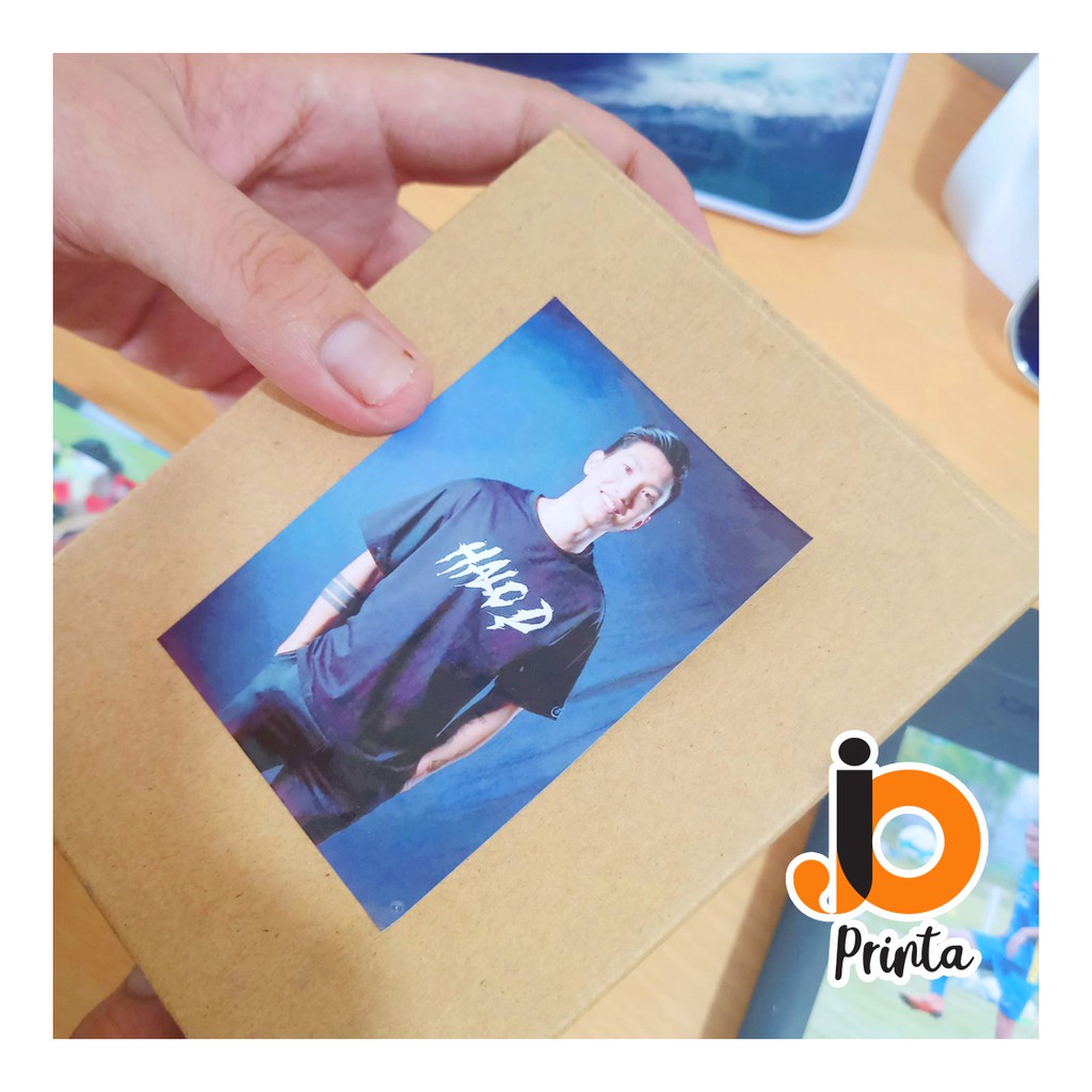 In ảnh 6x9 có keo dán (sticker/decal) theo yêu cầu.