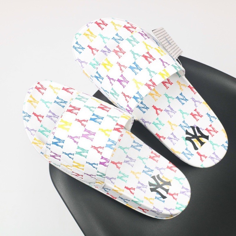 Dép Monogram trắng logo nhiều màu hàng chuần