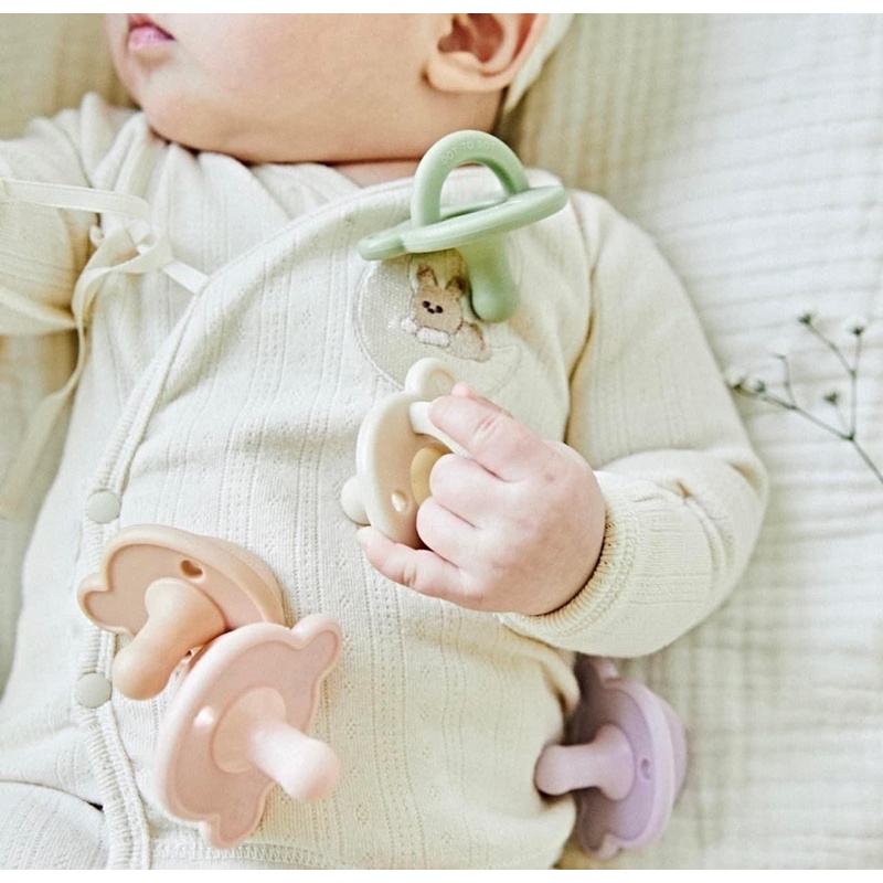 TI GIẢ / GẶM NƯỚU SILICONE GẤU DOTTODOT MÀU PASTEL - Hàn Quốc