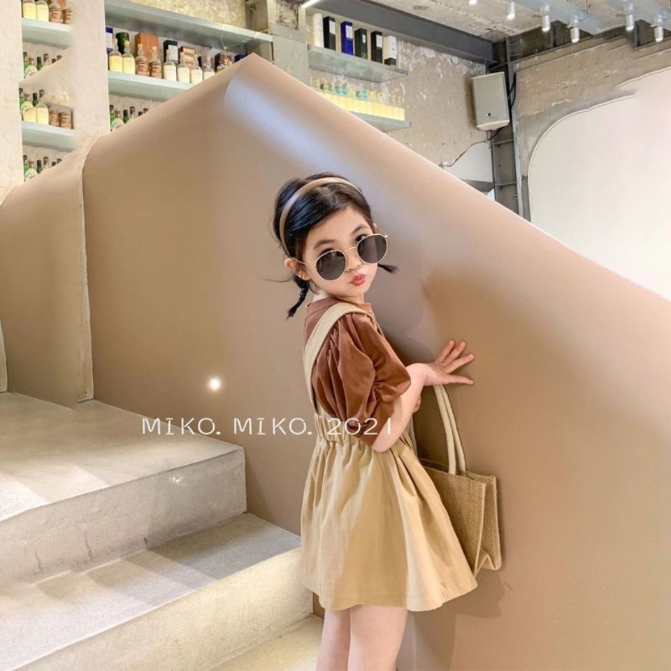 Set áo thun tay phồng màu nâu phối váy yếm denim thời trang xinh xắn cho bé gái 1-9 tuổi