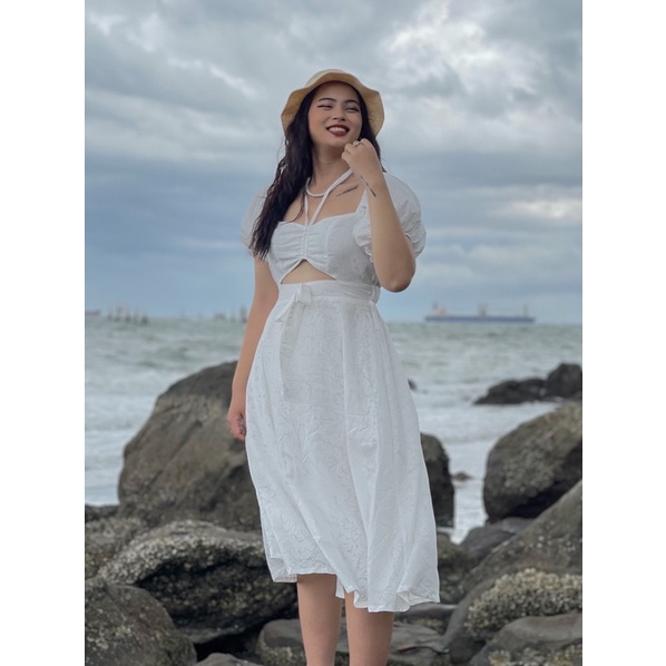 Váy maxi nữ đi biển hở lưng BIGSIZE_GIARE Đầm trắng dáng dài tay bồng bigsize VANESSA