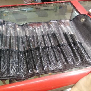 Bóp Da Bộ Cọ Trang Điểm Mac 12 cây