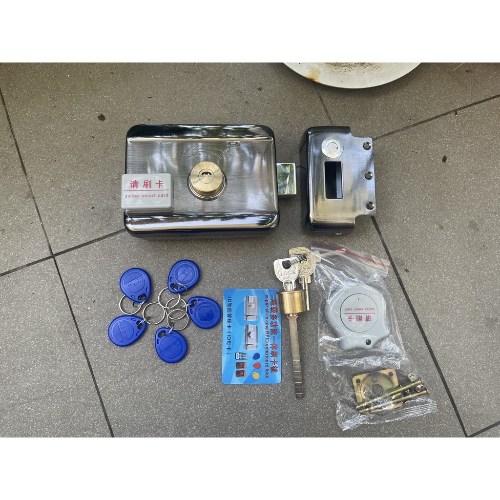 Khóa Cổng thông minh mở cửa bằng thẻ từ và chìa cơ cả bên trong và ngoài