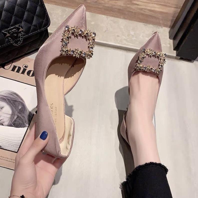 Giày cao gót 7cm mũi nhọn khoá vuông khoét eo .
