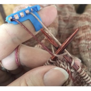 Dụng cụ giữ len đan móc Clover