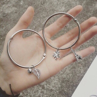 Cặp vòng kiềng tình bạn