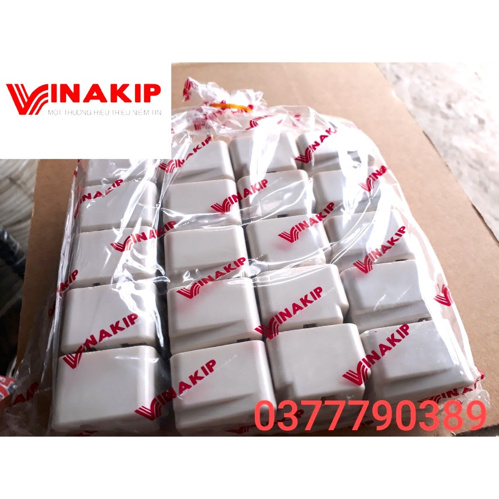 Phích chuyển đổi 3 chấu sang 2 chấu Vinakip 10A
