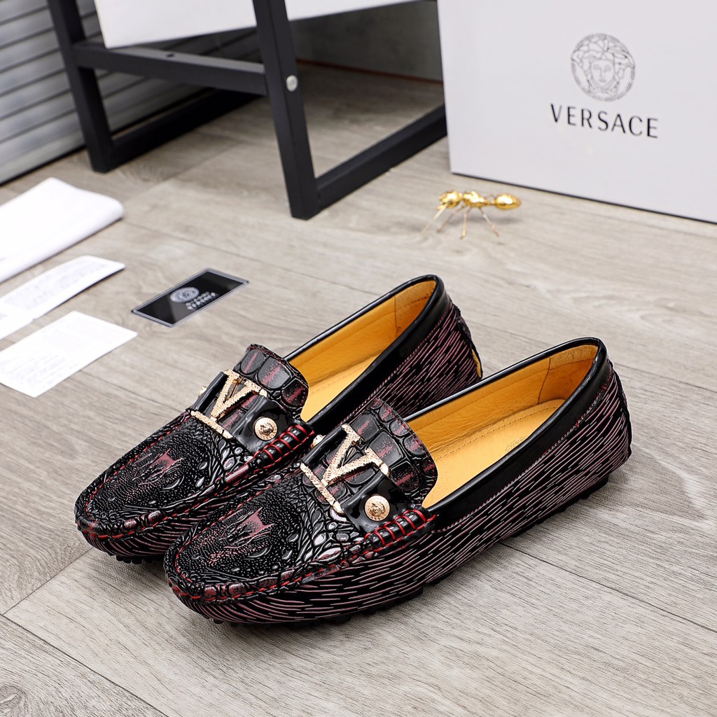 Giày lười nam da thật VERSACE mặt da thiết kế ấn tượng, tỉ mỉ và tinh tế mang đến sự cao cấp và sang trọng