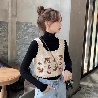 (Sẵn) Áo Len Croptop Thêu Hoa Đỏ