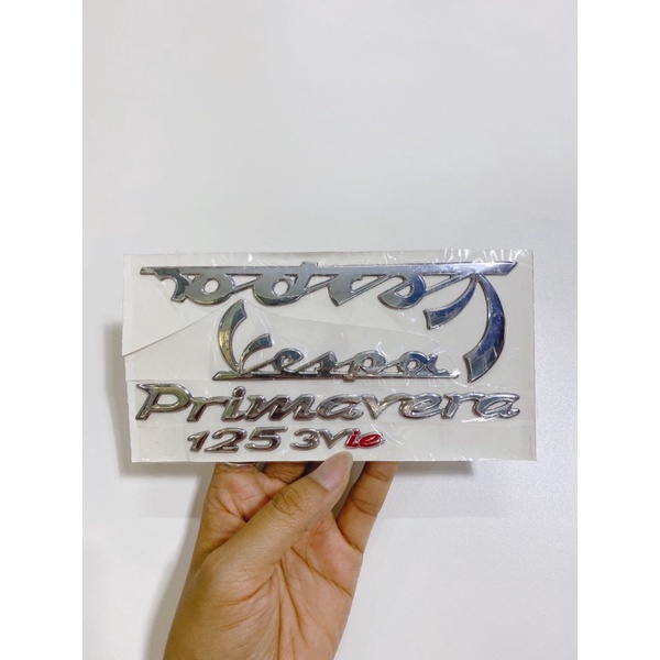 Bộ tem nổi chữ VESPA Primavera 125 3Vie màu đen, màu trắng