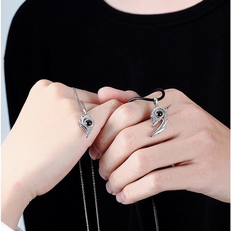 Set 2 Vòng cổ Mặt Trái Tim Chiếu Chữ I Love You Bằng 100 Ngôn Ngữ Khác Nhau Cho Cặp Đôi