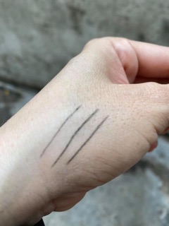 Chì kẻ mắt Loreal Le Kohl  . Made in Italy