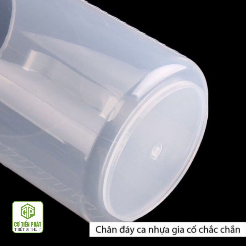 Ca nhựa đong nước dùng trong phòng tinh heo