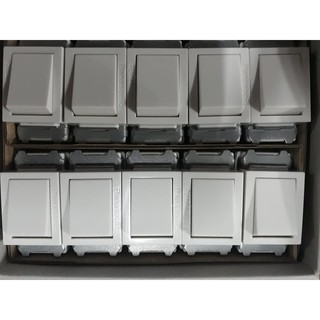 10 Công tắc cầu thang Panasonic WNV5002-7W