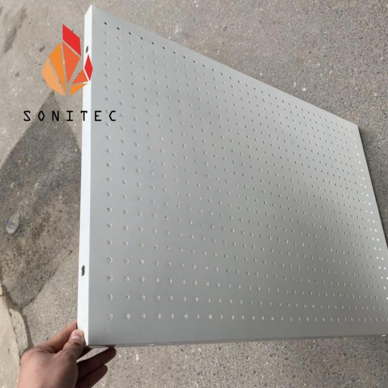 Tấm Tôn Lỗ Treo Dụng Cụ Treo Phụ Kiện Tấm Tôn Đột Lỗ Treo Đồ Cửa Hàng Siêu Thị Shop Phụ Kiện Điện Thoại