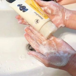 SỮA RỬA MẶT INNISFREE THAN HOẠT TÍNH